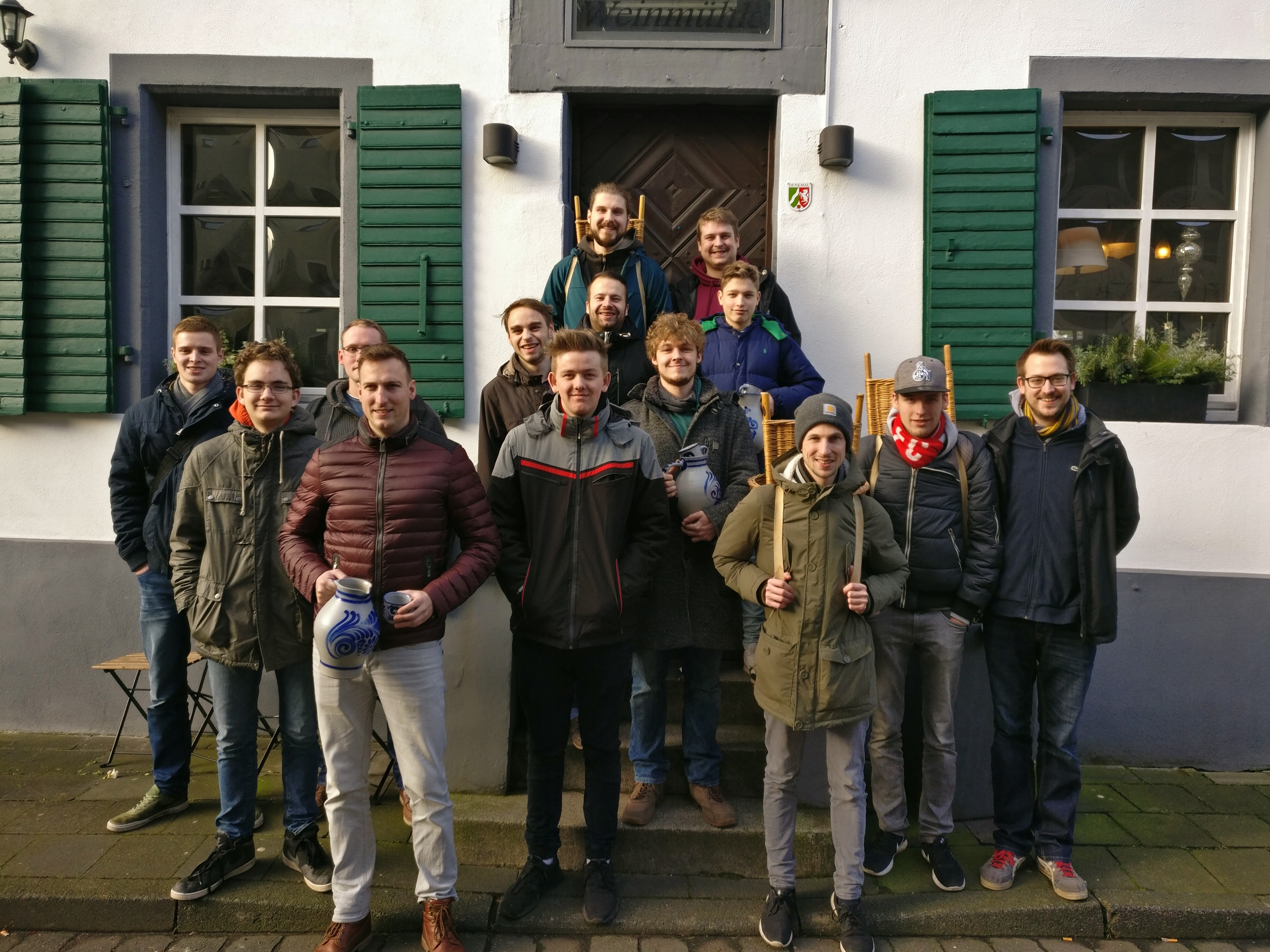 Junggesellenbruderschaft sammelt im Rahmen des traditionellen Bettelganges auch für Maziamu